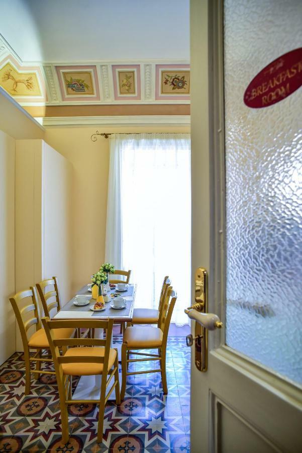 カターニア Palazzo Degli Affreschi Bed & Breakfast エクステリア 写真