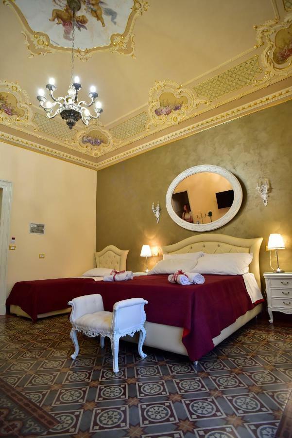 カターニア Palazzo Degli Affreschi Bed & Breakfast エクステリア 写真