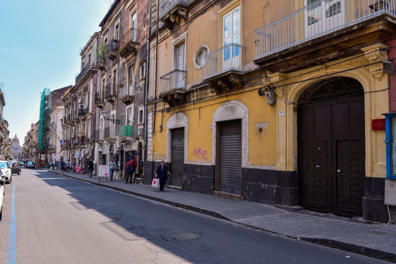 カターニア Palazzo Degli Affreschi Bed & Breakfast エクステリア 写真