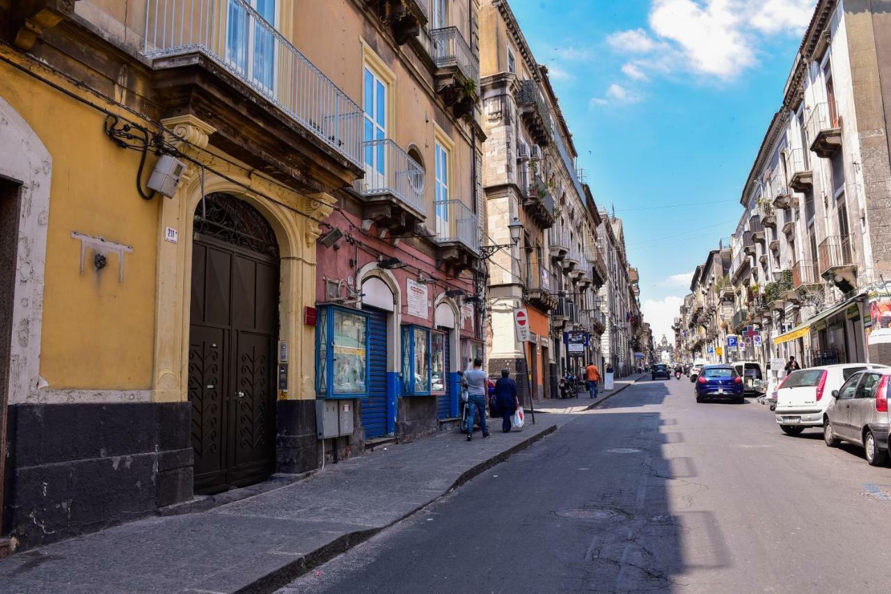 カターニア Palazzo Degli Affreschi Bed & Breakfast エクステリア 写真